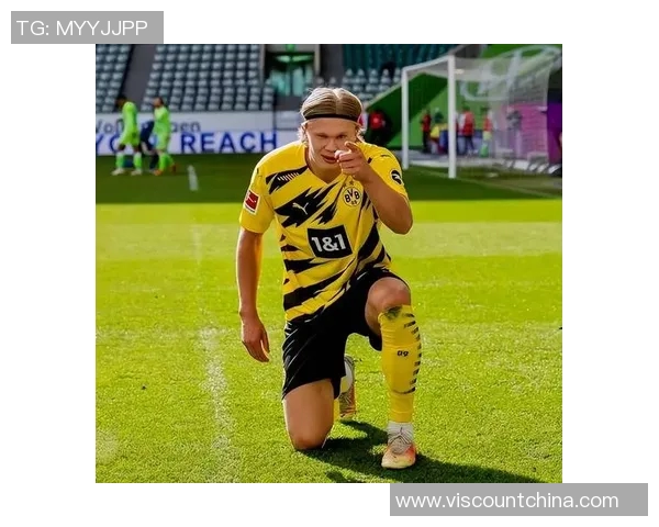 足球场上的脱球服瞬间引发热议 这位球星的大胆举动成焦点